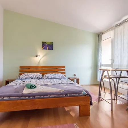 Sobe Rolo Uz Biograd Na Moru