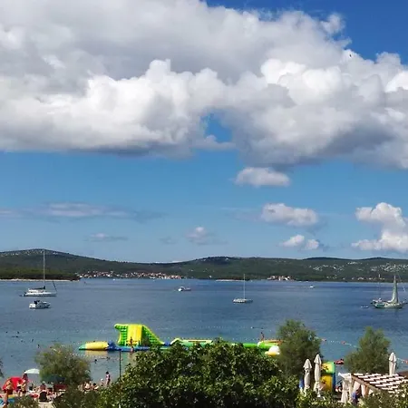 Sobe Rolo Uz 3* Biograd Na Moru
