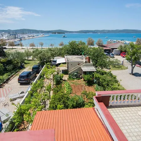 Guest house Sobe Rolo Uz