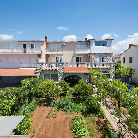 Sobe Rolo Uz Guest house